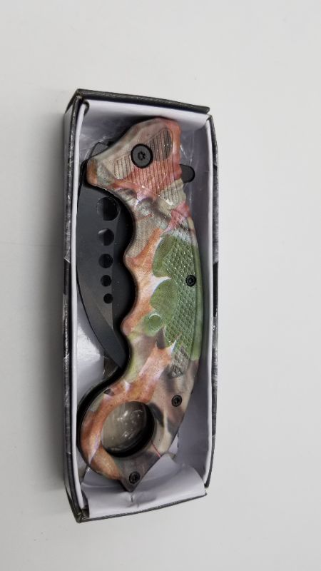 Photo 3 of Claw Camo Pocket Knife New 
