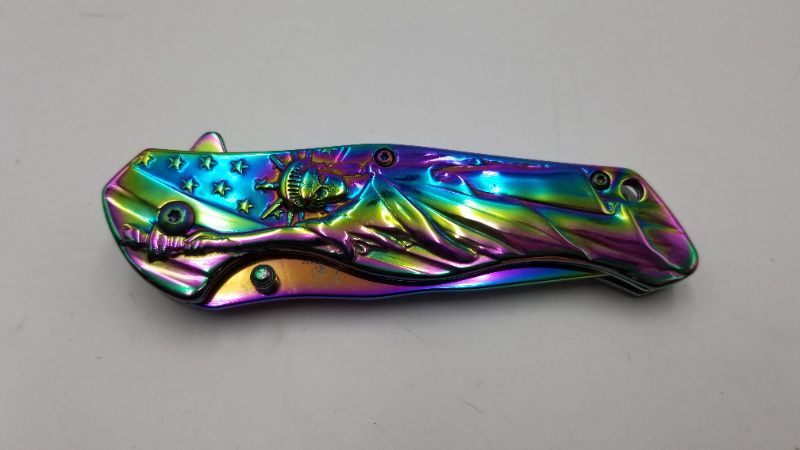 Photo 2 of OIL SLICK STATUE OF LIBERTY DESIGN 3 INCH BLADE NEW 