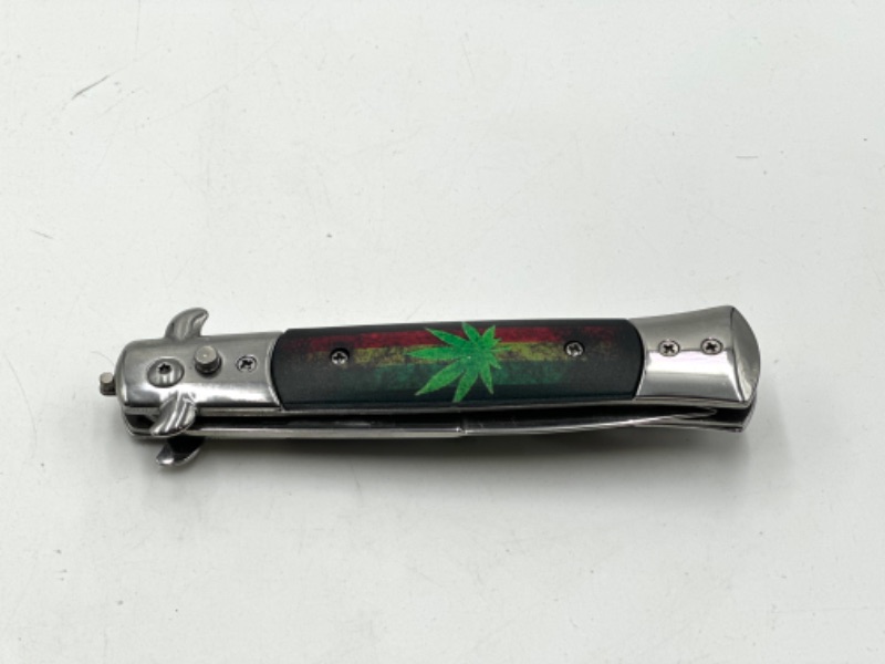 Photo 2 of HEMP FLOWER DESIGN POCKET KNIFE NEW