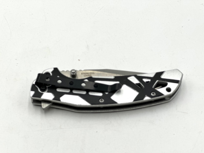 Photo 3 of BLACK AND SILVER DESIGN POCKET KNIFE NEW 