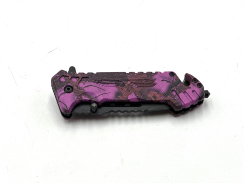 Photo 2 of PINO CAMO PRINT STINGER KNIVES POCKET KNIFE WITH WINDOW BREAKER AND SEAT BELT CUTTER NEW