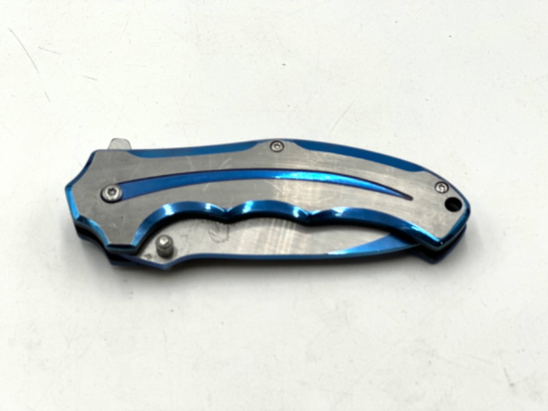 Photo 2 of BLUE AND SILVER DESIGNED FALCON POCKET KNIFE NEW