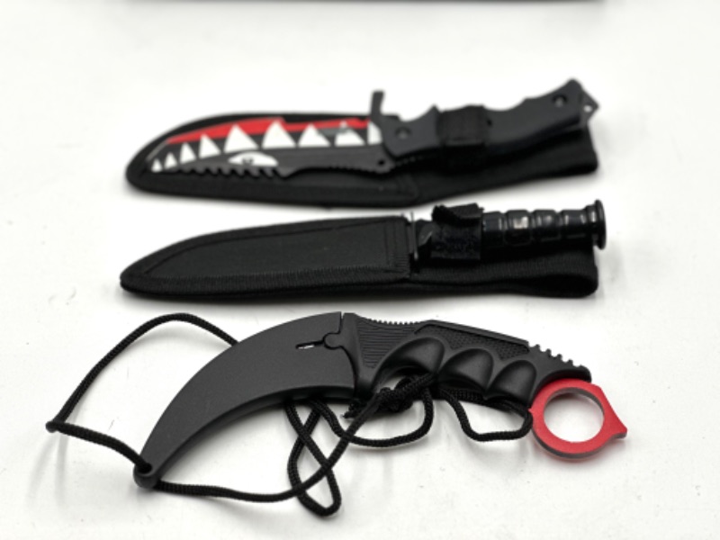 Photo 2 of SET OF 3 TACTICAL KNIVES DESIGNED WITH HOLDERS NEW