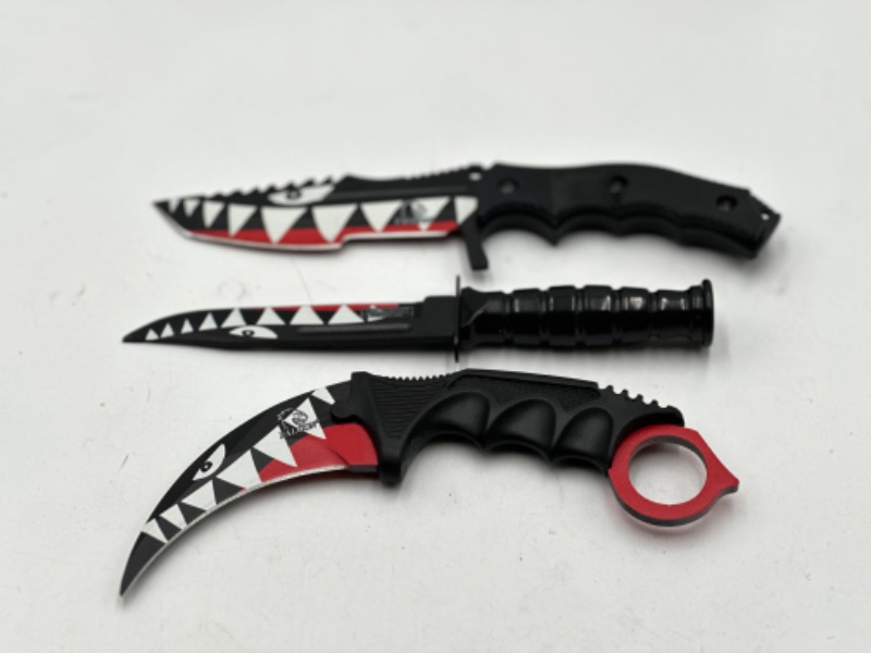 Photo 1 of SET OF 3 TACTICAL KNIVES DESIGNED WITH HOLDERS NEW
