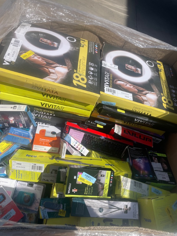 Photo 1 of MISCELLANEOUS ELECTRONICS MIX BRANDS PALLET ******* FINAL SALE CONDITION UNKNOWN UNTESTED