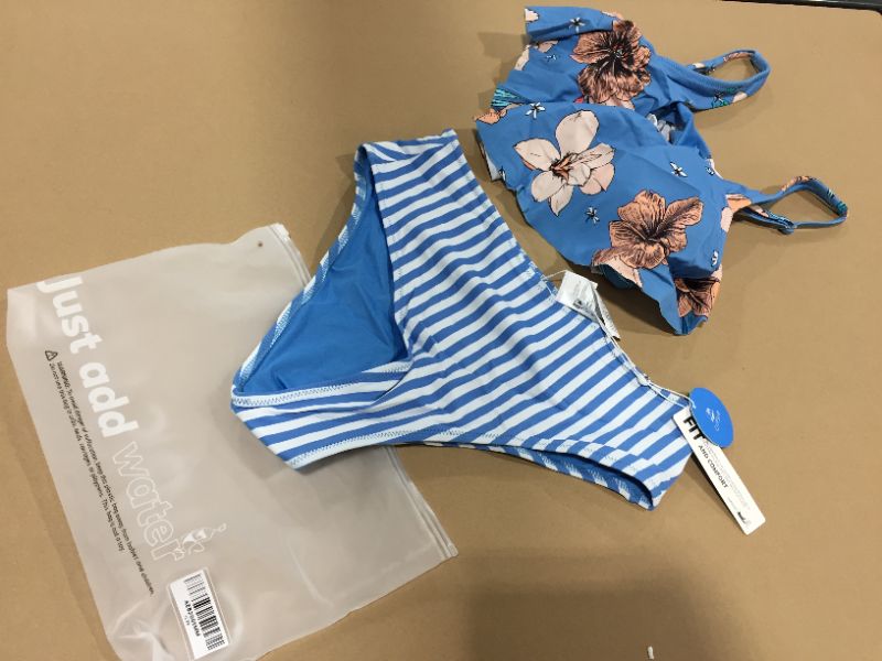 Photo 2 of CUPSHE Kayla Floral And Striped Bikini, SIZE M