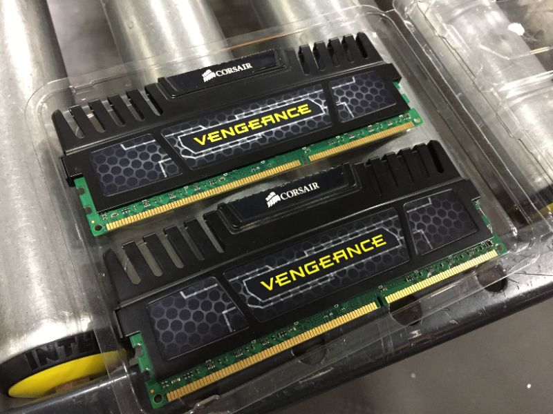 Photo 3 of Corsair Vengeance Desktop Memory 1.5V, 2 STICKS, UNKNOWN SIZE, NO STICKER 
