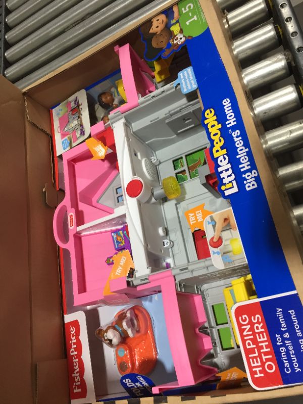 Photo 2 of Fisher-Price Little People Big Helpers Home playset with music, lights and sounds for toddlers and preschool kids ages 1 to 5 years
