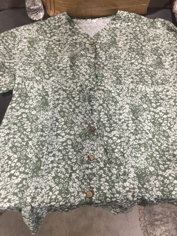 Photo 1 of Womens (L) Green Floral Button Up Shirt