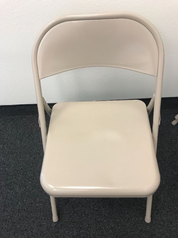 Photo 3 of Metal Folding Chairs 6 Pack