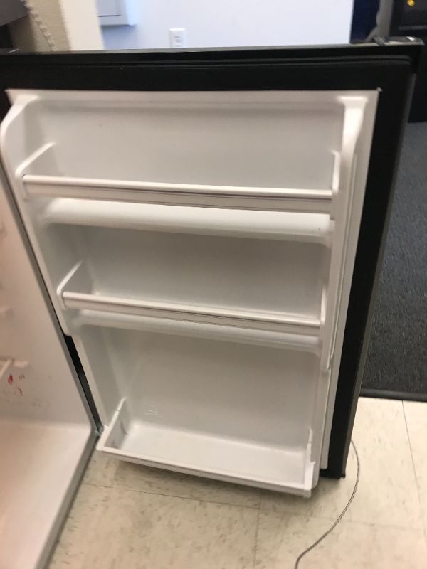 Photo 3 of Hisense Mini Refrigerator 