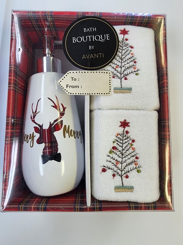 Photo 1 of 3 Piece Bath Holiday Gift Set
Lotion Pump and 2 Fingertip Towels