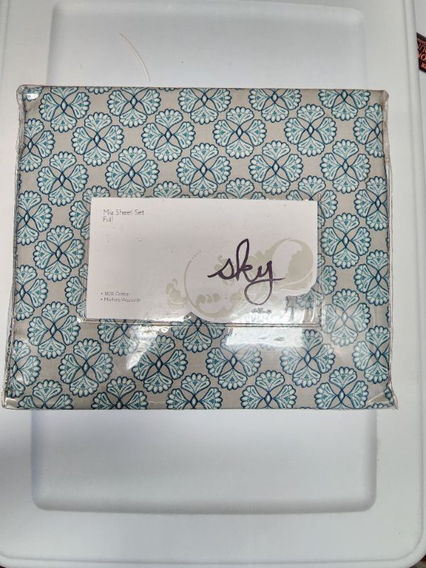 Photo 2 of Sky Full Mia Sheet set full. Fashion Sheet Set - FULL Size 1 Flat Sheet 54"x75" - 1 Fitted sheet 54x"75"x15" - 2 standard pillowcases 20"x28"
100% Cotton