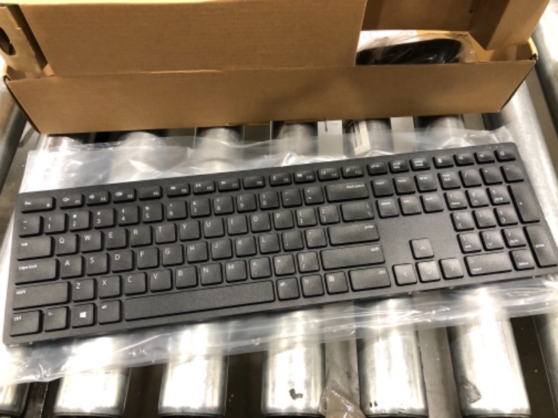 Photo 2 of Dell KM5221W Pro Wireless Keyboard and Mouse Combo, Programmable Keys and Battery Indicator Light - Black
