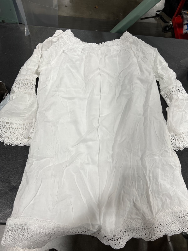 Photo 1 of WHITE BLOUSE UNKNOWN SIZE 