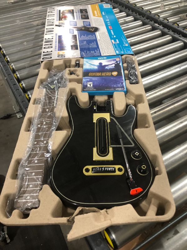 Photo 2 of Guitar Hero Live - Wii U
