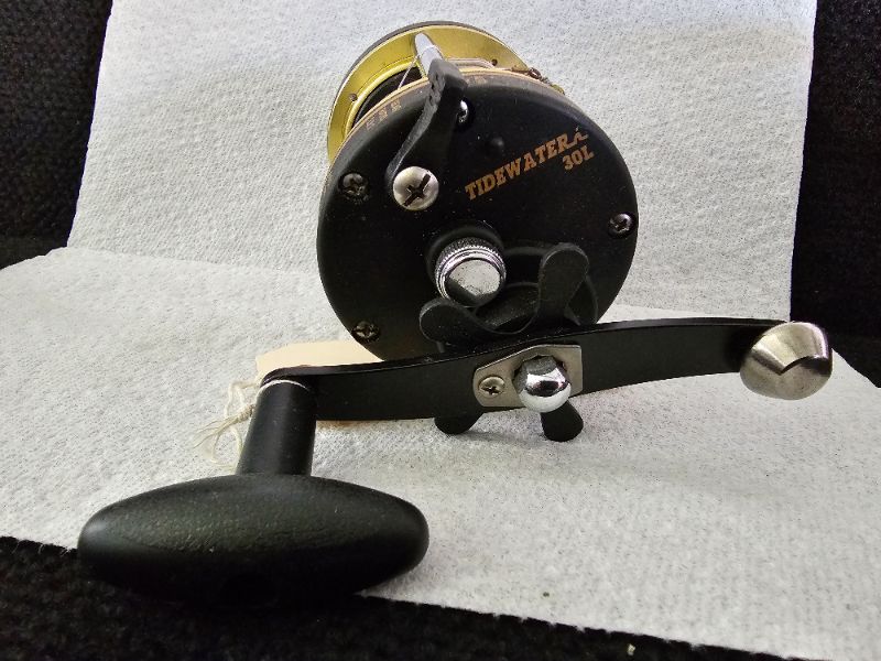 Photo 1 of Vintage Shakespeare Tidewater 30L 20Lb / 330 Yds Ball Bearing Fishing Reel - Taiwan 