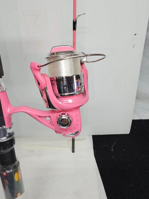 Photo 2 of Roddy Hunter Model No: RHP65 Spinning Reel
Length: 6 1/2'
Line wt: 4-12 lbs

"Turn my handle for lites"