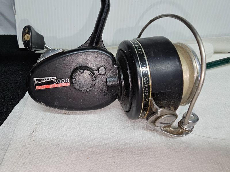 Photo 2 of Vintage Sears, Roebuck and Co. Model No. 779.30222 GameFisher 2000 Model 6'6" w/ Garcia 3000 Ball Bearing Reel