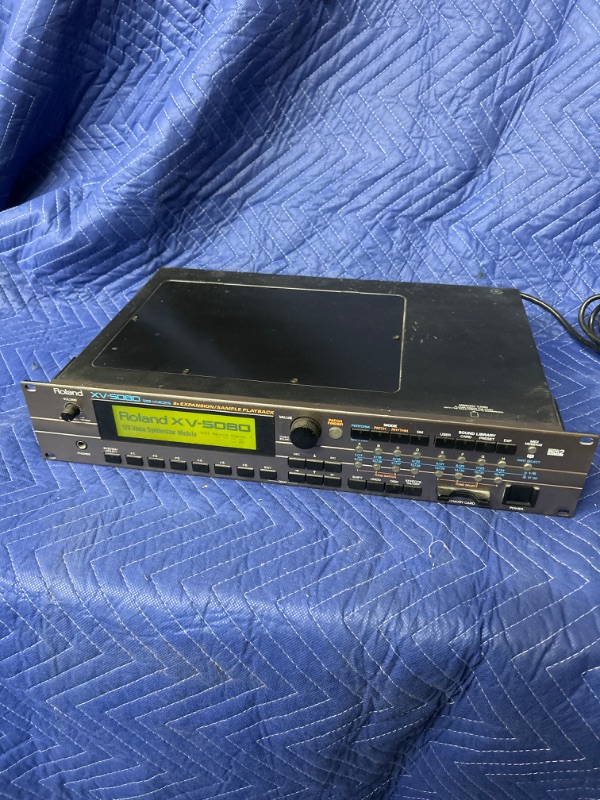 Photo 1 of untested Roland XV-5080 128-Voice Synthesizer Module powers on 