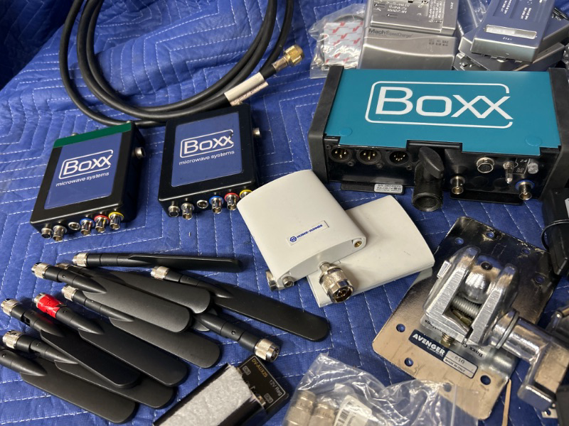 Photo 2 of Boxx rx-ob-14 microwave systems lots of parts in a makita bag untested unknown condition 