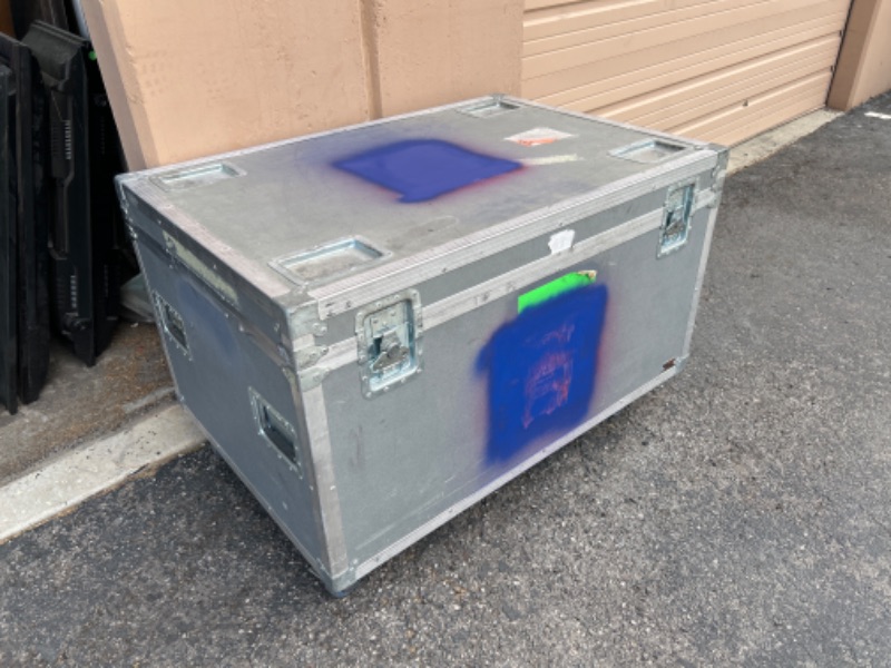 Photo 1 of Solotech Rolling road case measures 44 x 30 x 30  