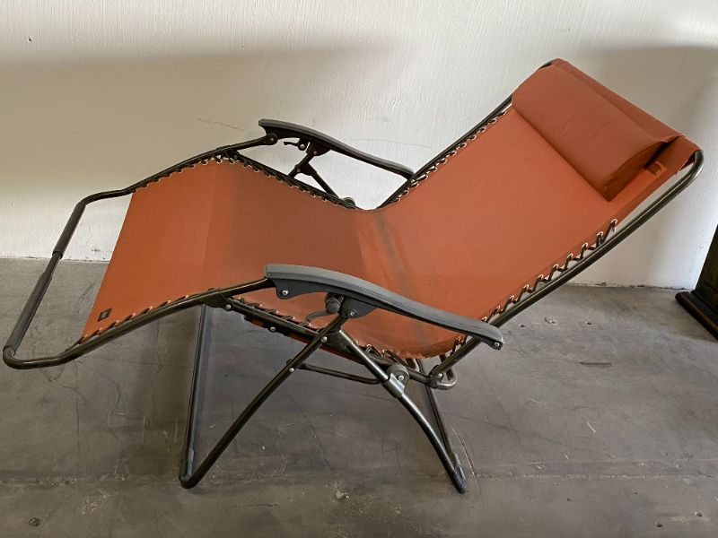 Photo 3 of 2-PERSON DOUBLE WIDE OUTDOOR FOLDING ZERO GRAVITY CHAIR PATIO LOUNGER  USED CONDITION