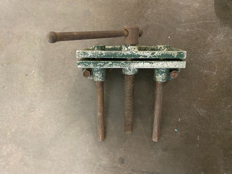 Photo 2 of GREEN UNDER BENCH TOOL VISE CLAMP