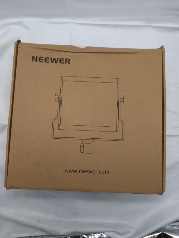 Photo 3 of Neewer Upgraded 660 LED Video Light, Dimmable Bi-Color