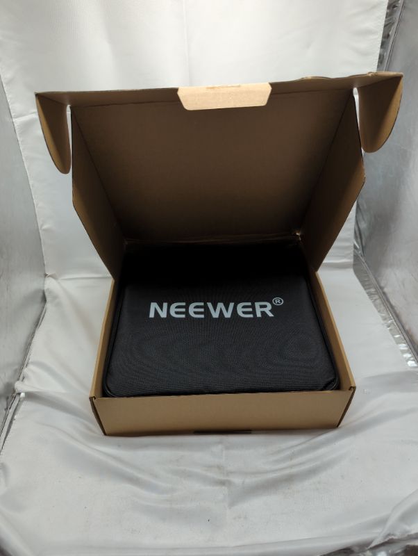 Photo 2 of Neewer Upgraded 660 LED Video Light, Dimmable Bi-Color