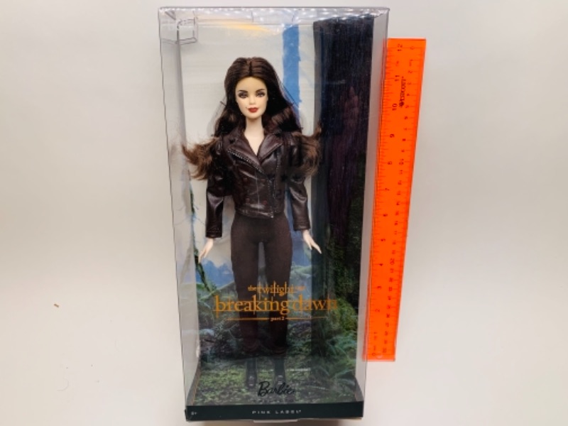 Photo 2 of Barbie pink label Bella The twilight Saga breaking dawn in original box