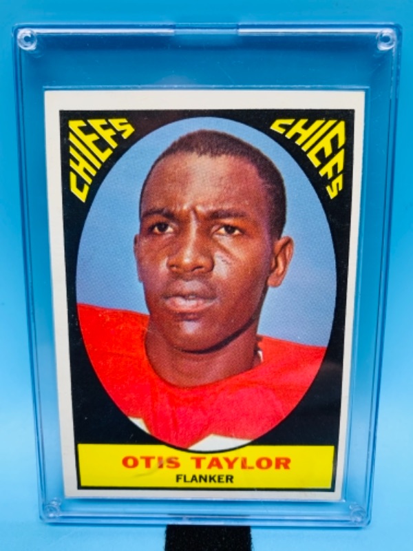 Photo 1 of 1967 Otis Taylor Pro football quiz card 73 in hard plastic case