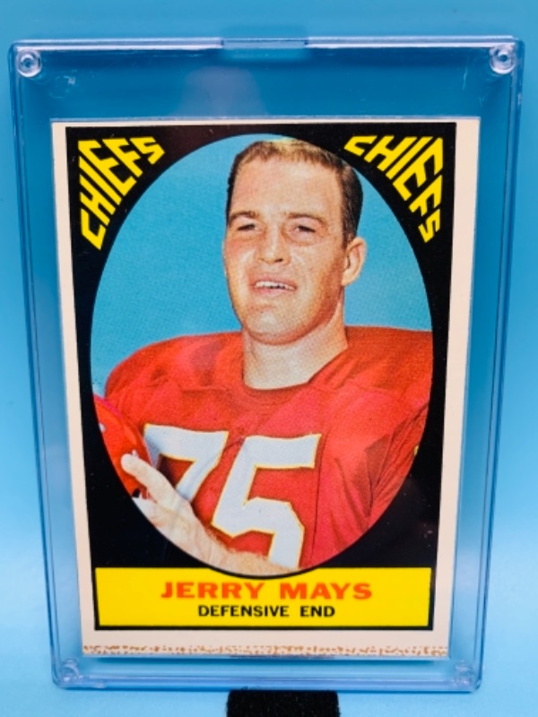 Photo 1 of 1967 Jerry Mays Pro football quiz card 67 and hard plastic case. Error yellow top cut off