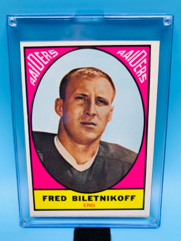 Photo 1 of 1967 Fred biletnikoff Pro football quiz card 106 in hard plastic case