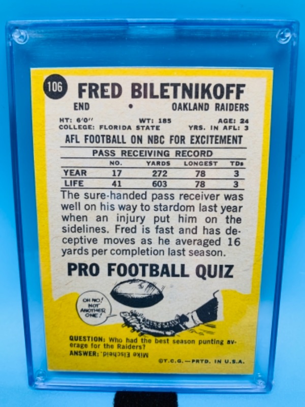 Photo 2 of 1967 Fred biletnikoff Pro football quiz card 106 in hard plastic case