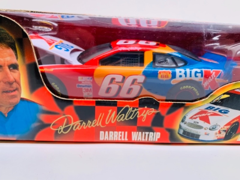 Photo 3 of Racing champions 1:24 scale die cast nascar Darrell waltrip stock car in original box 