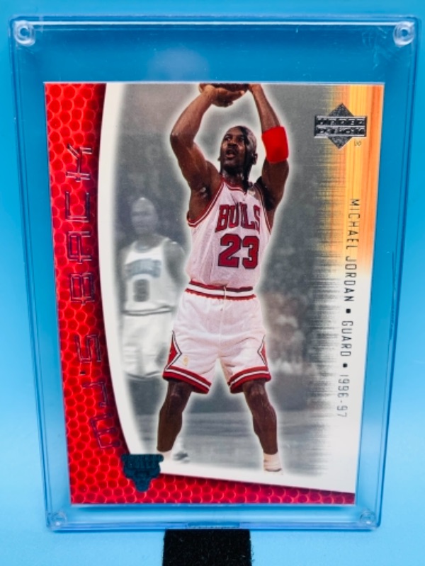 Photo 1 of 2001 Michael Jordan card MJ62 in hard plastic case 