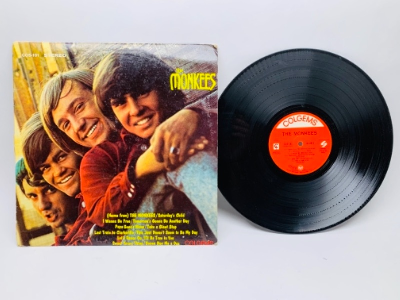 Photo 1 of 1966 the monkees vinyl 33 rpm record in plastic sleeve cover and record in great condition for age 