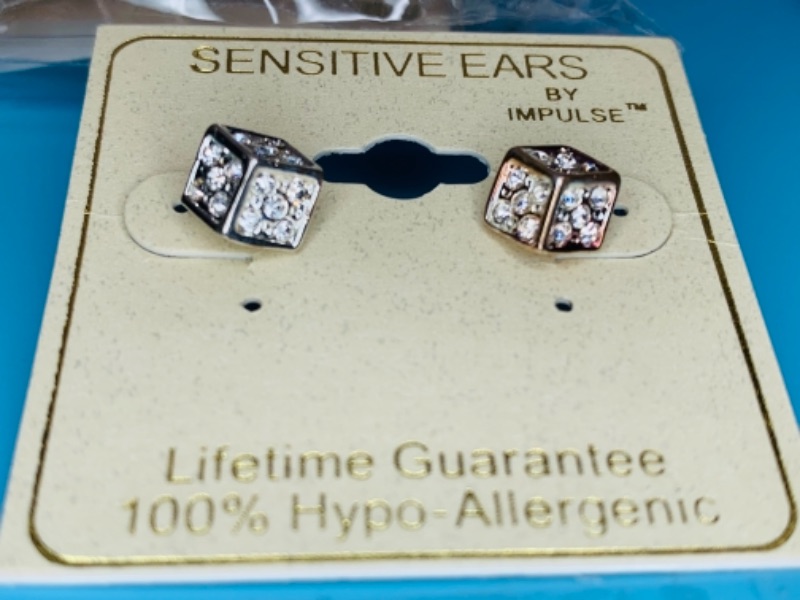 Photo 2 of 766355…60 new pairs of sensitive ears hypoallergenic pierced earrings in packages - all the same 