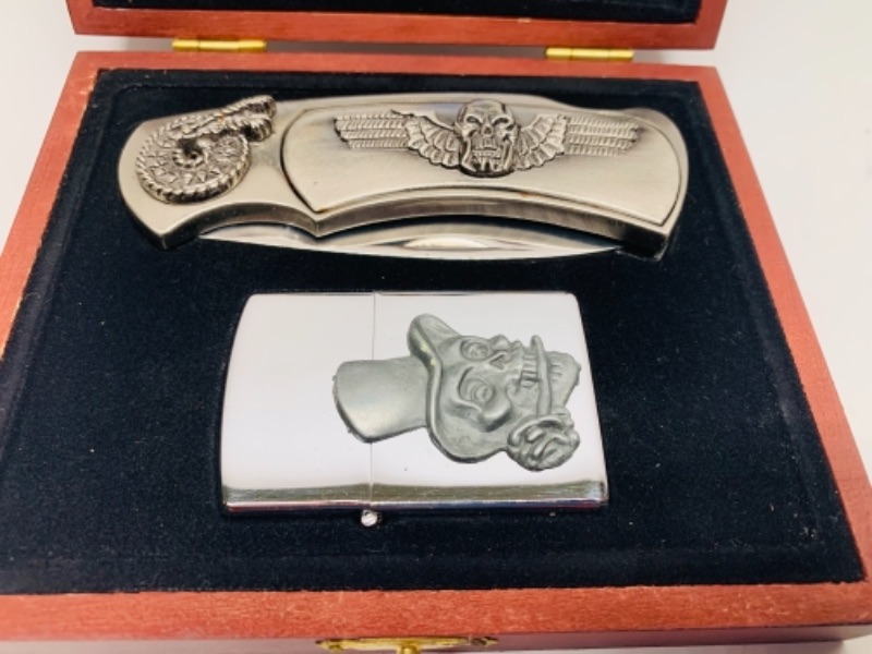Photo 2 of 766364… 1 collectible knife and lighter set in wood case
