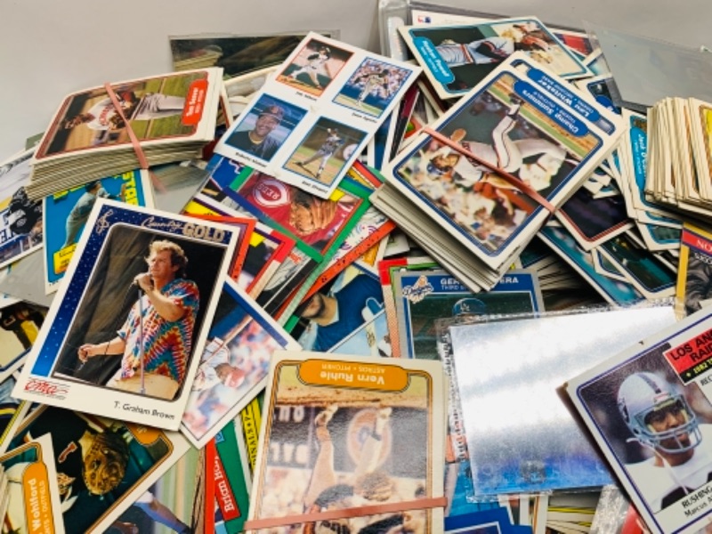 Photo 7 of 766523… over 1500 misc unsorted sports cards