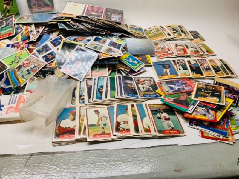 Photo 4 of 766523… over 1500 misc unsorted sports cards