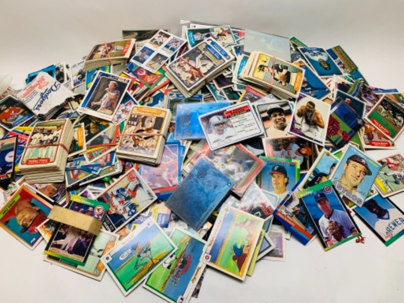Photo 3 of 766523… over 1500 misc unsorted sports cards