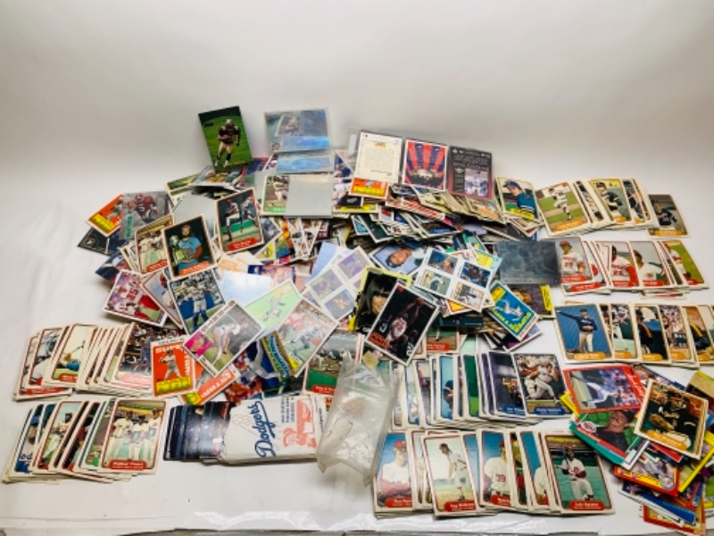 Photo 1 of 766523… over 1500 misc unsorted sports cards