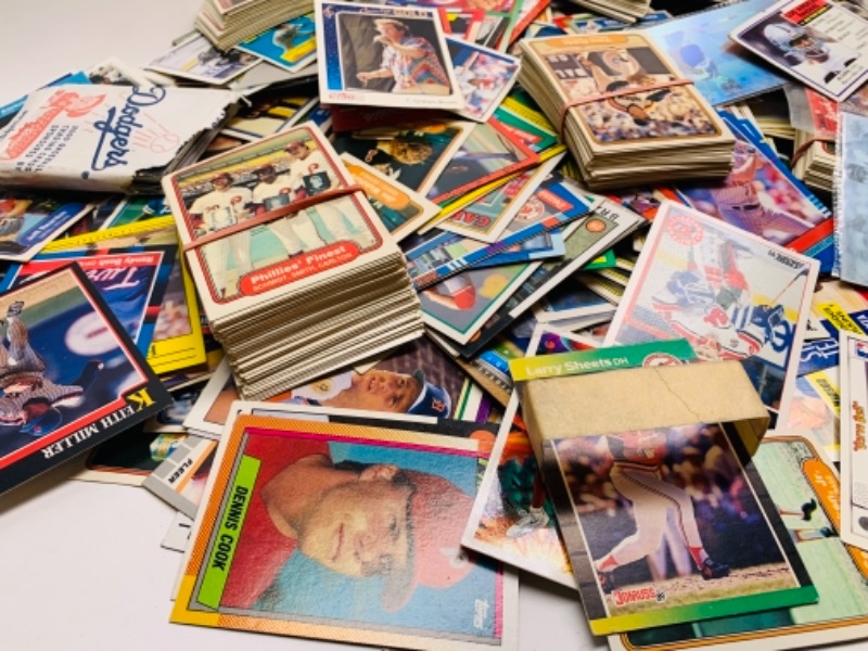 Photo 9 of 766523… over 1500 misc unsorted sports cards