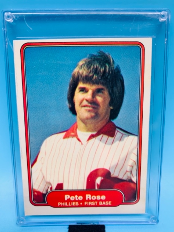 Photo 1 of 528…fleer 1982 Pete rose card 256 in hard plastic case 