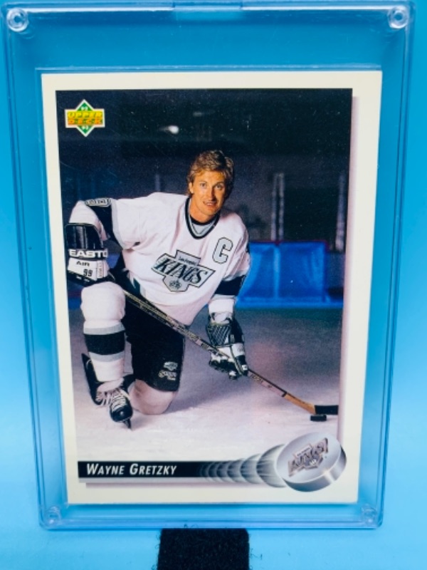 Photo 1 of 529…upper deck 1992 Wayne Gretzky card 25 in hard plastic case