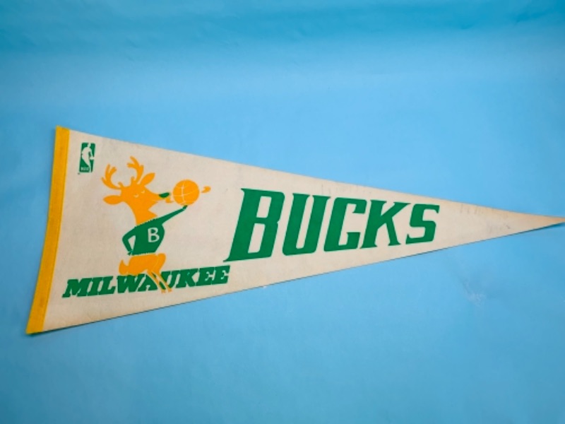 Photo 1 of 766606… vintage Milwaukee bucks pennant