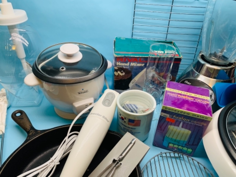 Photo 1 of 766634…kitchen items