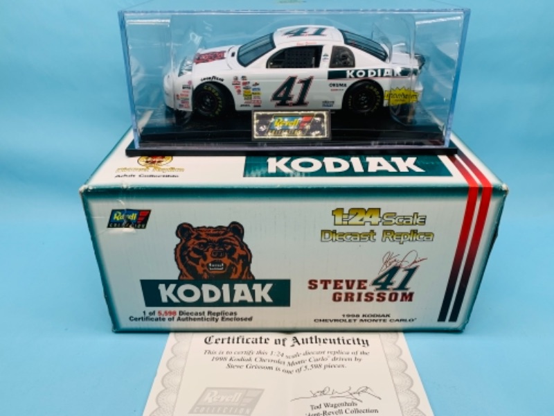 Photo 1 of 766685…Revell kodiak 1:24 scale die cast numbered stock car with coa and display case in original box 